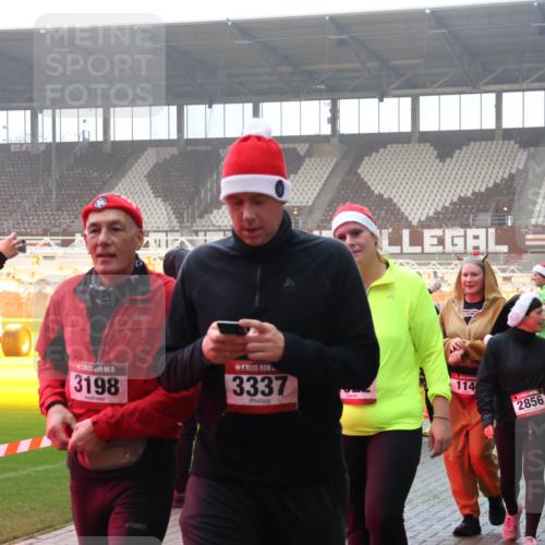 07.12.2025 - St. Pauli X-Mass-Run No. 15 Luisa Fischer http://msf.ph/oto/9378843 07.12.2025 10:05:38 Ziel 3198, 3337, 114, 2856, 3186, 2866, 114, 202, 210, 292, 543, 668, 699, 950, 1121, 1217, 1316, 1374, 1481, 1661, 1761, 1973, 1991, 2168, 2249, 2856, 2866, 3186, 3307, 3311, 3386, 4036, 4080, 4553, 4556, 4557, 4558 meine-sportfotos.de