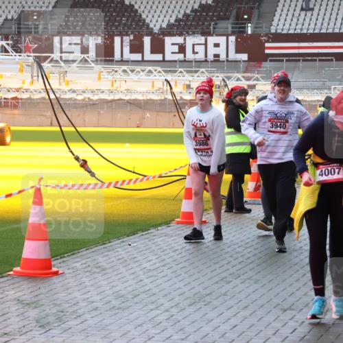 07.12.2025 - St. Pauli X-Mass-Run No. 15 Luisa Fischer http://msf.ph/oto/9378844 07.12.2025 10:31:12 Ziel 3986, 3940, 4007, 601, 594, 601, 608, 1015, 1075, 1698, 1700, 2537, 2910, 3936, 3940, 3982, 3986, 4464, 4845, 4847 meine-sportfotos.de