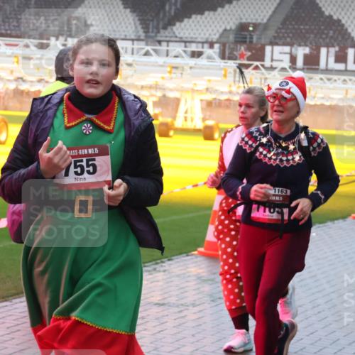 07.12.2025 - St. Pauli X-Mass-Run No. 15 Luisa Fischer http://msf.ph/oto/9378856 07.12.2025 11:10:20 Ziel 15, 755, 1163, 7183, 59, 66, 266, 330, 696, 720, 737, 753, 755, 814, 863, 971, 1084, 1157, 1163, 1463, 1579, 1582, 1851, 1870, 1945, 1974, 2042, 3151, 4190, 4191 meine-sportfotos.de