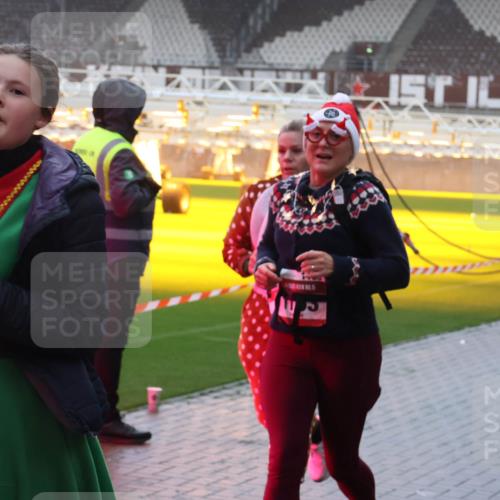 07.12.2025 - St. Pauli X-Mass-Run No. 15 Luisa Fischer http://msf.ph/oto/9378861 07.12.2025 11:10:20 Ziel 15, 7, 59, 66, 266, 330, 696, 720, 737, 753, 755, 814, 863, 971, 1084, 1157, 1163, 1463, 1579, 1582, 1851, 1870, 1945, 1974, 2042, 3151, 4190, 4191 meine-sportfotos.de