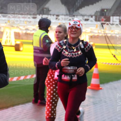 07.12.2025 - St. Pauli X-Mass-Run No. 15 Luisa Fischer http://msf.ph/oto/9378862 07.12.2025 11:10:20 Ziel 5, 1163, 59, 66, 266, 330, 696, 720, 737, 753, 755, 814, 863, 971, 1084, 1157, 1163, 1463, 1579, 1582, 1851, 1870, 1945, 1974, 2042, 3151, 4190, 4191 meine-sportfotos.de