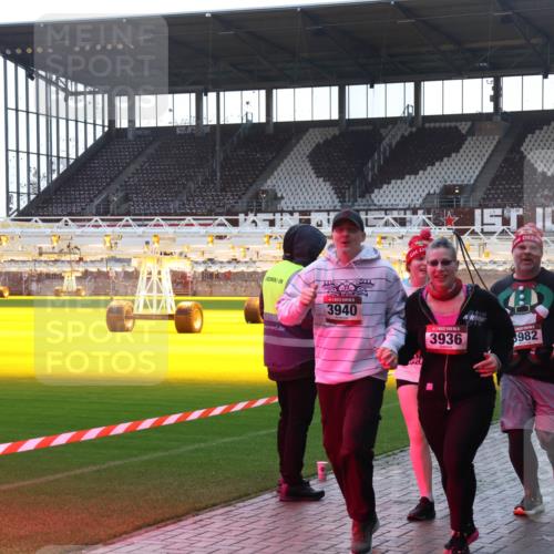 07.12.2025 - St. Pauli X-Mass-Run No. 15 Luisa Fischer http://msf.ph/oto/9378869 07.12.2025 10:31:15 Ziel 3940, 3936, 982, 10, 594, 601, 608, 1015, 1075, 1698, 1700, 2537, 2910, 3936, 3940, 3982, 3986, 4464, 4845, 4847 meine-sportfotos.de