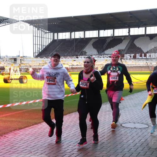 07.12.2025 - St. Pauli X-Mass-Run No. 15 Luisa Fischer http://msf.ph/oto/9378876 07.12.2025 10:31:16 Ziel 3940, 3936, 3982, 4007, 601, 594, 601, 608, 1015, 1075, 1698, 1700, 2537, 2910, 3936, 3940, 3982, 3986, 4464, 4845, 4847 meine-sportfotos.de