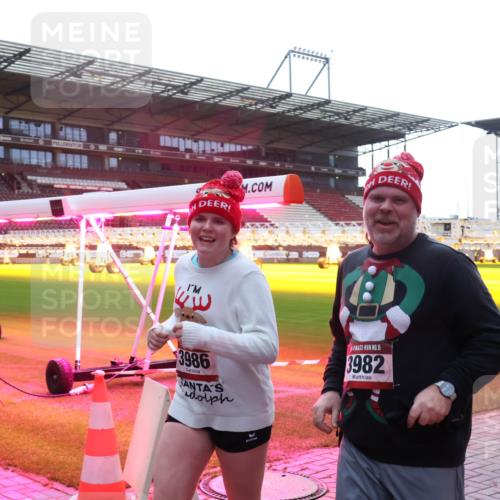 07.12.2025 - St. Pauli X-Mass-Run No. 15 Luisa Fischer http://msf.ph/oto/9378888 07.12.2025 10:31:18 Ziel 3986, 15, 3982, 594, 601, 608, 1015, 1075, 1698, 1700, 2537, 2910, 3936, 3940, 3982, 3986, 4464, 4845, 4847 meine-sportfotos.de