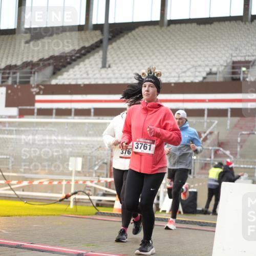 07.12.2025 - St. Pauli X-Mass-Run No. 15 Patografie http://msf.ph/oto/9378890 07.12.2025 10:11:43 Ziel 670, 1687, 2906, 2909, 3085, 3761, 3767, 3909, 3932, 3935 meine-sportfotos.de