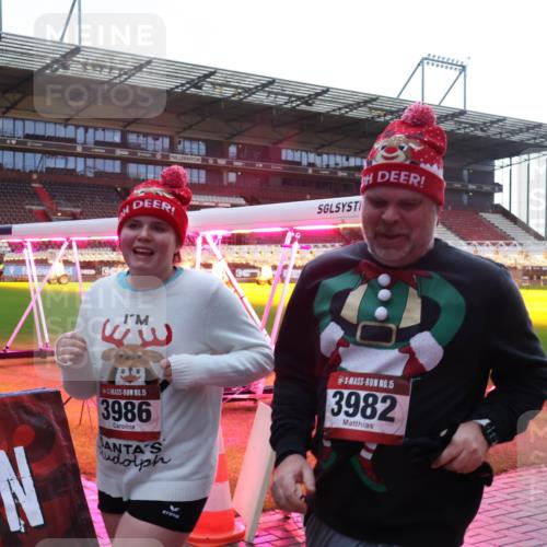 07.12.2025 - St. Pauli X-Mass-Run No. 15 Luisa Fischer http://msf.ph/oto/9378891 07.12.2025 10:31:19 Ziel 9, 15, 3986, 15, 3982, 594, 601, 608, 1015, 1075, 1698, 1700, 2537, 2910, 2914, 3889, 3936, 3940, 3982, 3986, 4464, 4845, 4847 meine-sportfotos.de