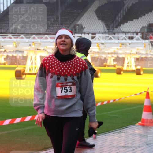 07.12.2025 - St. Pauli X-Mass-Run No. 15 Luisa Fischer http://msf.ph/oto/9378894 07.12.2025 11:10:29 Ziel 15, 753, 42, 53, 696, 720, 737, 753, 755, 814, 863, 980, 1157, 1163, 1298, 1299, 1579, 1582, 1697, 2371 meine-sportfotos.de