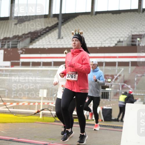 07.12.2025 - St. Pauli X-Mass-Run No. 15 Patografie http://msf.ph/oto/9378896 07.12.2025 10:11:43 Ziel 670, 1687, 2906, 2909, 3085, 3761, 3767, 3909, 3932, 3935 meine-sportfotos.de