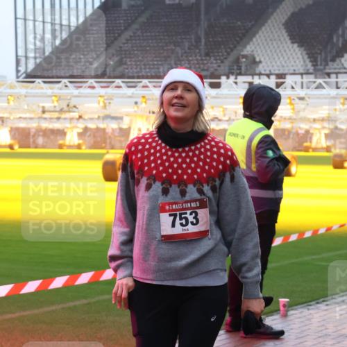 07.12.2025 - St. Pauli X-Mass-Run No. 15 Luisa Fischer http://msf.ph/oto/9378897 07.12.2025 11:10:30 Ziel 15, 753, 42, 53, 696, 720, 737, 753, 755, 814, 863, 980, 1157, 1163, 1298, 1299, 1579, 1582, 1697, 2371 meine-sportfotos.de
