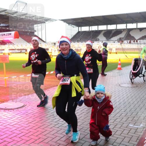 07.12.2025 - St. Pauli X-Mass-Run No. 15 Luisa Fischer http://msf.ph/oto/9378898 07.12.2025 10:31:21 Ziel 4007, 601, 594, 601, 608, 1015, 1075, 1545, 1698, 1700, 2073, 2537, 2914, 3889, 3936, 3940, 3982, 3986, 4464, 4845, 4847 meine-sportfotos.de