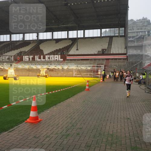 07.12.2025 - St. Pauli X-Mass-Run No. 15 Fabian Wolf http://msf.ph/oto/9378901 07.12.2025 10:07:17 Ziel 256, 265, 272, 421, 517, 685, 792, 1187, 1234, 1572, 2983, 3414, 3945 meine-sportfotos.de