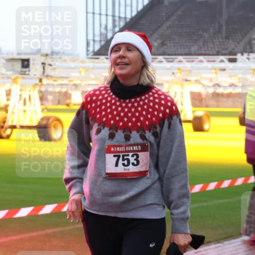 07.12.2025 - St. Pauli X-Mass-Run No. 15 Luisa Fischer http://msf.ph/oto/9378904 07.12.2025 11:10:30 Ziel 15, 753, 42, 53, 696, 720, 737, 753, 755, 814, 863, 980, 1157, 1163, 1298, 1299, 1579, 1582, 1697, 2371 meine-sportfotos.de