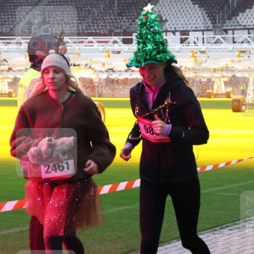 07.12.2025 - St. Pauli X-Mass-Run No. 15 Luisa Fischer http://msf.ph/oto/9378908 07.12.2025 11:10:44 Ziel 06, 2461, 98, 29, 30, 31, 42, 49, 53, 122, 134, 696, 720, 737, 745, 753, 755, 863, 980, 1064, 1066, 1163, 1298, 1299, 1398, 1692, 1694, 1697, 1739, 1740, 2371, 3124, 3136 meine-sportfotos.de
