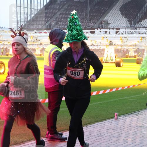 07.12.2025 - St. Pauli X-Mass-Run No. 15 Luisa Fischer http://msf.ph/oto/9378912 07.12.2025 11:10:45 Ziel 15, 2461, 980, 23, 29, 30, 31, 42, 49, 53, 122, 134, 696, 720, 737, 745, 753, 755, 863, 980, 1064, 1066, 1163, 1298, 1299, 1380, 1398, 1692, 1694, 1697, 1739, 1740, 2371, 3124, 3136 meine-sportfotos.de