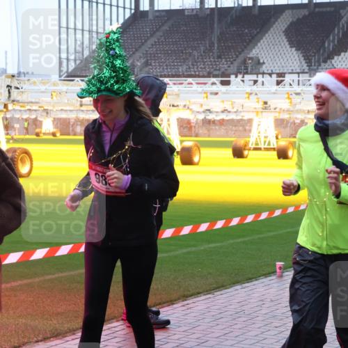 07.12.2025 - St. Pauli X-Mass-Run No. 15 Luisa Fischer http://msf.ph/oto/9378918 07.12.2025 11:10:45 Ziel 15, 2461, 98, 29, 30, 31, 42, 49, 53, 122, 134, 696, 720, 737, 745, 753, 755, 863, 980, 1064, 1066, 1163, 1298, 1299, 1380, 1398, 1692, 1694, 1697, 1739, 1740, 2371, 3124, 3136 meine-sportfotos.de