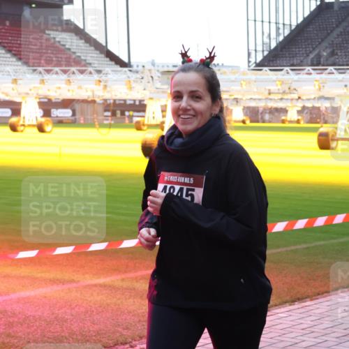 07.12.2025 - St. Pauli X-Mass-Run No. 15 Luisa Fischer http://msf.ph/oto/9378926 07.12.2025 10:31:30 Ziel 15, 4045, 343, 594, 601, 608, 1015, 1075, 1545, 1698, 1700, 2073, 2171, 2172, 2537, 2914, 3889, 3936, 3940, 3982, 3986, 4464, 4845, 4847 meine-sportfotos.de
