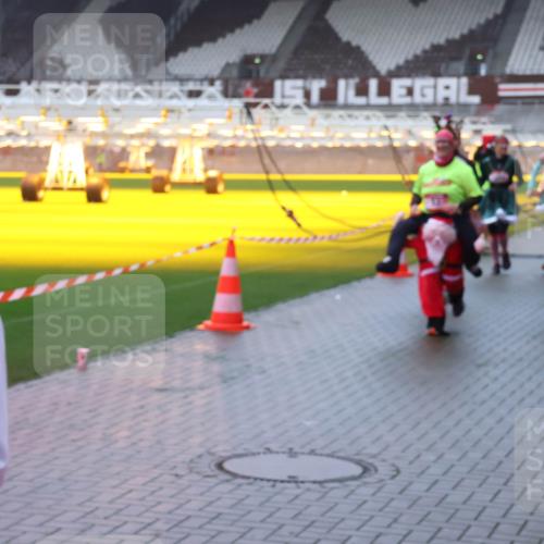 07.12.2025 - St. Pauli X-Mass-Run No. 15 Luisa Fischer http://msf.ph/oto/9378938 07.12.2025 11:10:47 Ziel 29, 30, 31, 42, 49, 53, 122, 134, 720, 745, 753, 755, 980, 1064, 1066, 1298, 1299, 1380, 1398, 1692, 1694, 1697, 1739, 1740, 2371, 3124, 3136 meine-sportfotos.de