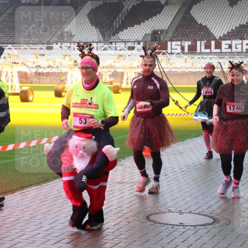 07.12.2025 - St. Pauli X-Mass-Run No. 15 Luisa Fischer http://msf.ph/oto/9378944 07.12.2025 11:10:50 Ziel 53, 1694, 1740, 1298, 29, 30, 31, 42, 49, 53, 122, 134, 745, 753, 755, 980, 1064, 1066, 1298, 1299, 1380, 1398, 1626, 1692, 1694, 1697, 1739, 1740, 2371, 3124, 3136 meine-sportfotos.de