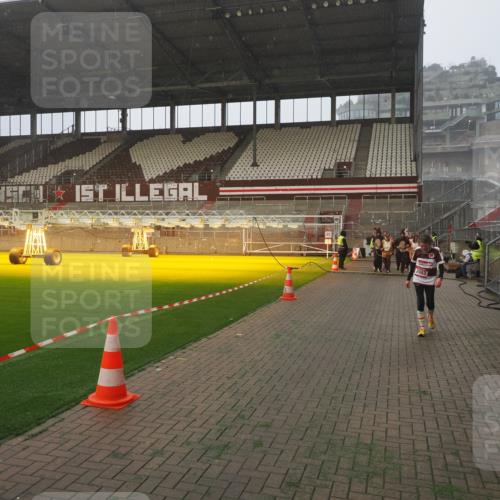 07.12.2025 - St. Pauli X-Mass-Run No. 15 Fabian Wolf http://msf.ph/oto/9378950 07.12.2025 10:07:18 Ziel 256, 265, 272, 517, 657, 685, 1187, 1234, 1572, 2983, 3414, 3945 meine-sportfotos.de