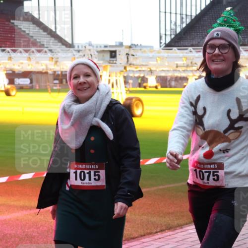 07.12.2025 - St. Pauli X-Mass-Run No. 15 Luisa Fischer http://msf.ph/oto/9378959 07.12.2025 10:31:45 Ziel 15, 1015, 15, 1075, 343, 1015, 1075, 1545, 1818, 2073, 2171, 2172, 2540, 2541, 2914, 3889, 3895, 3896, 3897, 3982, 4412, 4464 meine-sportfotos.de