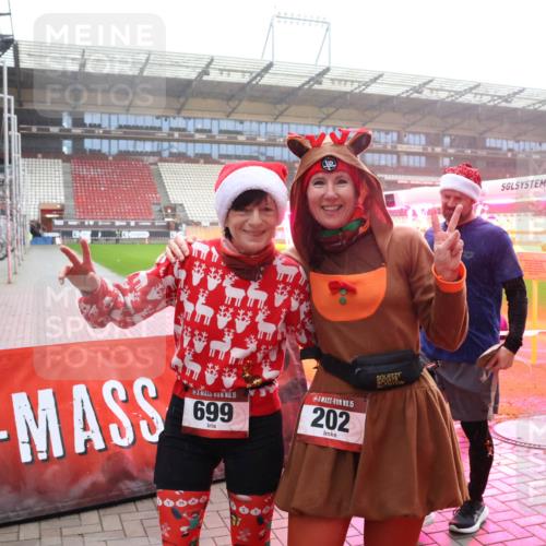 07.12.2025 - St. Pauli X-Mass-Run No. 15 Luisa Fischer http://msf.ph/oto/9378966 07.12.2025 10:05:48 Ziel 15, 699, 15, 202, 114, 123, 202, 210, 292, 363, 385, 543, 668, 699, 945, 950, 1121, 1215, 1222, 1316, 1374, 1481, 1661, 1761, 1973, 1991, 2168, 2249, 2856, 2866, 3186, 3231, 3307, 3311, 3386, 4036, 4552, 4555, 4556, 4558, 4559, 4560 meine-sportfotos.de
