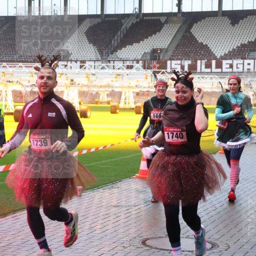 07.12.2025 - St. Pauli X-Mass-Run No. 15 Luisa Fischer http://msf.ph/oto/9378973 07.12.2025 11:10:51 Ziel 1739, 1694, 5, 1740, 398, 1298, 29, 30, 31, 42, 49, 53, 122, 134, 745, 753, 755, 980, 1064, 1066, 1298, 1299, 1380, 1398, 1584, 1626, 1692, 1694, 1697, 1739, 1740, 2371, 3124, 3136, 4574 meine-sportfotos.de