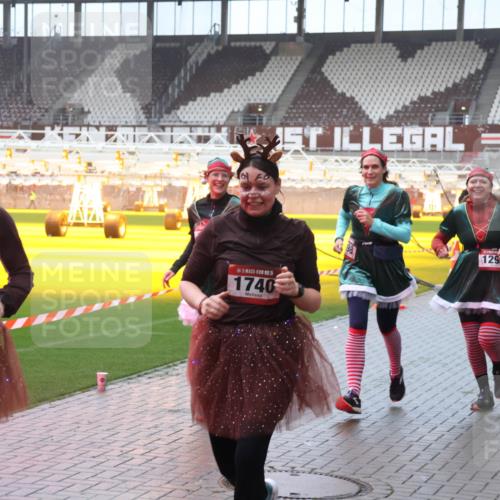 07.12.2025 - St. Pauli X-Mass-Run No. 15 Luisa Fischer http://msf.ph/oto/9378974 07.12.2025 11:10:51 Ziel 5, 1739, 5, 1740, 129, 425, 29, 30, 31, 42, 49, 53, 122, 134, 745, 753, 755, 980, 1064, 1066, 1298, 1299, 1380, 1398, 1584, 1626, 1692, 1694, 1697, 1739, 1740, 2371, 3124, 3136, 4574 meine-sportfotos.de