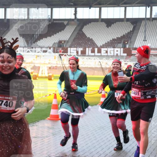 07.12.2025 - St. Pauli X-Mass-Run No. 15 Luisa Fischer http://msf.ph/oto/9378980 07.12.2025 11:10:52 Ziel 15, 740, 1401, 29, 30, 31, 42, 49, 53, 122, 134, 745, 753, 980, 1064, 1066, 1298, 1299, 1380, 1398, 1584, 1626, 1692, 1694, 1697, 1739, 1740, 2371, 3124, 3136, 4574 meine-sportfotos.de