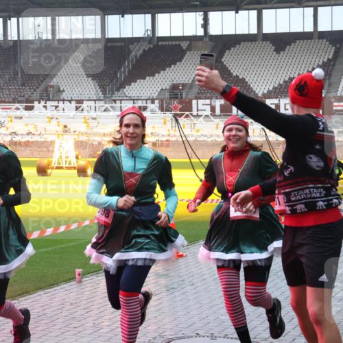 07.12.2025 - St. Pauli X-Mass-Run No. 15 Luisa Fischer http://msf.ph/oto/9378991 07.12.2025 11:10:53 Ziel 1694, 98, 0000, 0, 29, 30, 31, 42, 49, 53, 122, 134, 745, 753, 980, 1064, 1066, 1298, 1299, 1380, 1398, 1584, 1626, 1692, 1694, 1697, 1739, 1740, 2371, 3124, 3136, 4574 meine-sportfotos.de