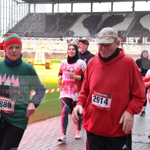 07.12.2025 - St. Pauli X-Mass-Run No. 15 Luisa Fischer http://msf.ph/oto/9378993 07.12.2025 10:31:58 Ziel 3889, 154, 15, 2914, 2073, 1818, 343, 1545, 1818, 2073, 2171, 2172, 2352, 2418, 2540, 2541, 2914, 3806, 3808, 3889, 3895, 3896, 3897, 3969, 4412, 4467, 4495, 4518, 4519, 4520 meine-sportfotos.de