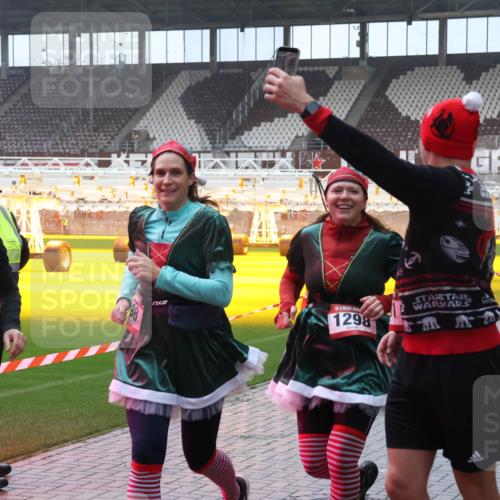 07.12.2025 - St. Pauli X-Mass-Run No. 15 Luisa Fischer http://msf.ph/oto/9378994 07.12.2025 11:10:53 Ziel 15, 1694, 1298, 29, 30, 31, 42, 49, 53, 122, 134, 745, 753, 980, 1064, 1066, 1298, 1299, 1380, 1398, 1584, 1626, 1692, 1694, 1697, 1739, 1740, 2371, 3124, 3136, 4574 meine-sportfotos.de