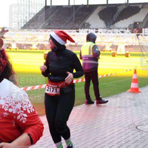 07.12.2025 - St. Pauli X-Mass-Run No. 15 Luisa Fischer http://msf.ph/oto/9379015 07.12.2025 10:32:01 Ziel 172, 2171, 15, 2073, 343, 1545, 1818, 2073, 2171, 2172, 2352, 2418, 2540, 2541, 2914, 3267, 3716, 3806, 3808, 3889, 3895, 3896, 3897, 3969, 4412, 4467, 4484, 4495, 4504, 4518, 4519, 4520 meine-sportfotos.de