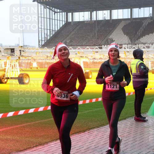 07.12.2025 - St. Pauli X-Mass-Run No. 15 Luisa Fischer http://msf.ph/oto/9379022 07.12.2025 10:05:53 Ziel 15, 036, 15, 1121, 1973, 2, 3, 54, 114, 123, 202, 210, 292, 363, 385, 512, 543, 668, 699, 945, 950, 1121, 1215, 1222, 1316, 1374, 1481, 1661, 1761, 1789, 2856, 2866, 3186, 3231, 3307, 3311, 3386, 4036, 4195, 4552, 4555, 4556, 4558, 4559, 4560 meine-sportfotos.de