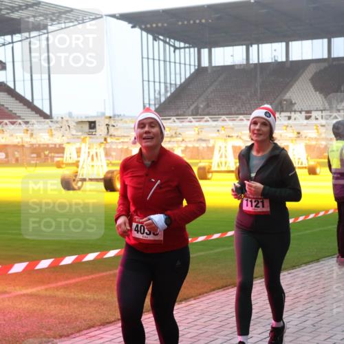 07.12.2025 - St. Pauli X-Mass-Run No. 15 Luisa Fischer http://msf.ph/oto/9379025 07.12.2025 10:05:54 Ziel 405, 1121, 2, 3, 54, 114, 123, 202, 210, 292, 363, 385, 512, 543, 668, 699, 945, 950, 1121, 1215, 1222, 1316, 1374, 1481, 1661, 1761, 1789, 1791, 2856, 2866, 3186, 3231, 3307, 3311, 3386, 4036, 4195, 4552, 4555, 4556, 4558, 4559, 4560 meine-sportfotos.de