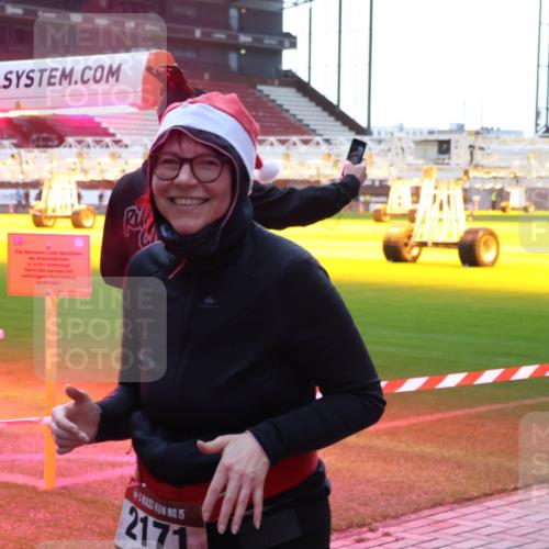 07.12.2025 - St. Pauli X-Mass-Run No. 15 Luisa Fischer http://msf.ph/oto/9379026 07.12.2025 10:32:03 Ziel 2171, 343, 750, 752, 1545, 1818, 2073, 2171, 2172, 2352, 2418, 2540, 2541, 2914, 3267, 3716, 3806, 3808, 3889, 3895, 3896, 3897, 3969, 4412, 4467, 4484, 4495, 4504, 4518, 4519, 4520 meine-sportfotos.de