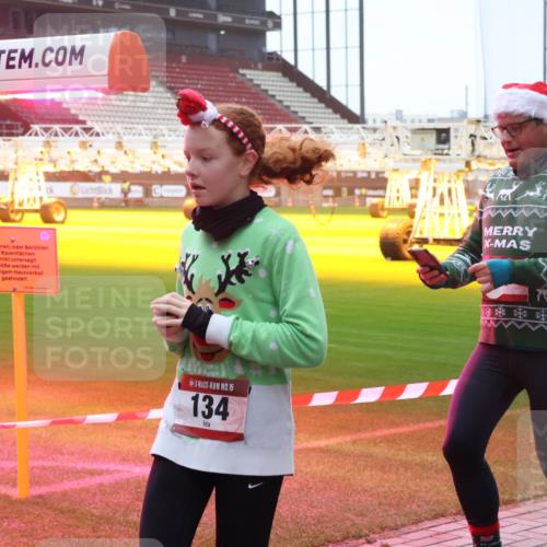 07.12.2025 - St. Pauli X-Mass-Run No. 15 Luisa Fischer http://msf.ph/oto/9379035 07.12.2025 11:11:01 Ziel 15, 134, 29, 30, 31, 42, 49, 53, 122, 134, 745, 980, 1064, 1066, 1298, 1299, 1380, 1398, 1400, 1402, 1584, 1626, 1692, 1694, 1697, 1739, 1740, 2371, 2616, 3124, 3136, 4574 meine-sportfotos.de