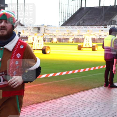 07.12.2025 - St. Pauli X-Mass-Run No. 15 Luisa Fischer http://msf.ph/oto/9379036 07.12.2025 10:32:05 Ziel 4418, 1818, 343, 750, 752, 1545, 1818, 2073, 2171, 2172, 2352, 2418, 2540, 2541, 2914, 3267, 3716, 3806, 3808, 3889, 3895, 3896, 3897, 3969, 4412, 4467, 4484, 4495, 4504, 4518, 4519, 4520 meine-sportfotos.de