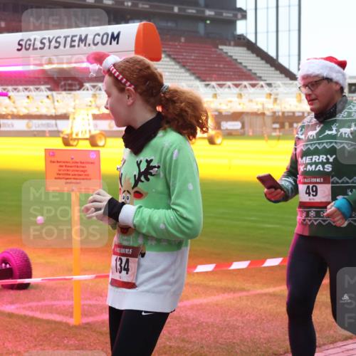 07.12.2025 - St. Pauli X-Mass-Run No. 15 Luisa Fischer http://msf.ph/oto/9379039 07.12.2025 11:11:01 Ziel 4, 5, 134, 15, 49, 80, 29, 30, 31, 42, 49, 53, 122, 134, 745, 980, 1064, 1066, 1298, 1299, 1380, 1398, 1400, 1402, 1584, 1626, 1692, 1694, 1697, 1739, 1740, 2371, 2616, 3124, 3136, 4574 meine-sportfotos.de