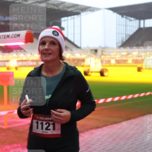 07.12.2025 - St. Pauli X-Mass-Run No. 15 Luisa Fischer http://msf.ph/oto/9379042 07.12.2025 10:05:55 Ziel 1121, 148, 2, 3, 54, 114, 123, 202, 210, 292, 363, 385, 512, 543, 668, 699, 945, 950, 1121, 1215, 1222, 1316, 1374, 1481, 1661, 1761, 1789, 1791, 2856, 2866, 3186, 3231, 3307, 3311, 3386, 4036, 4194, 4195, 4552, 4555, 4556, 4558, 4559, 4560 meine-sportfotos.de