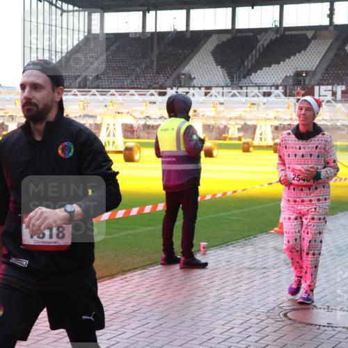 07.12.2025 - St. Pauli X-Mass-Run No. 15 Luisa Fischer http://msf.ph/oto/9379055 07.12.2025 10:32:06 Ziel 18, 2541, 2540, 343, 750, 752, 1545, 1818, 2073, 2171, 2172, 2352, 2418, 2540, 2541, 2914, 3267, 3716, 3806, 3808, 3889, 3895, 3896, 3897, 3969, 4412, 4467, 4484, 4495, 4504, 4518, 4519, 4520 meine-sportfotos.de