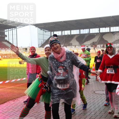 07.12.2025 - St. Pauli X-Mass-Run No. 15 Luisa Fischer http://msf.ph/oto/9379060 07.12.2025 10:05:58 Ziel 7661, 1291, 1701, 210, 1374, 137, 2, 3, 54, 114, 123, 202, 210, 292, 363, 385, 512, 543, 668, 699, 945, 950, 1121, 1215, 1222, 1316, 1374, 1481, 1661, 1761, 1789, 1791, 3186, 3231, 3307, 3311, 3386, 3877, 4036, 4194, 4195, 4552, 4555, 4556, 4558, 4559, 4560 meine-sportfotos.de