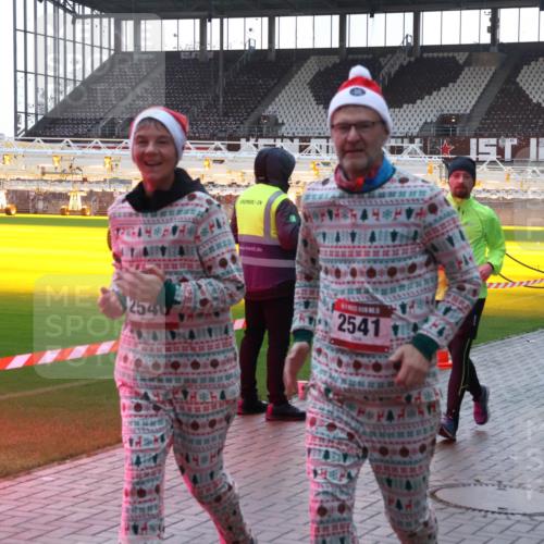 07.12.2025 - St. Pauli X-Mass-Run No. 15 Luisa Fischer http://msf.ph/oto/9379067 07.12.2025 10:32:08 Ziel 2540, 2541, 3897, 4520, 343, 750, 752, 1545, 1818, 2073, 2171, 2172, 2352, 2418, 2540, 2541, 3267, 3716, 3806, 3808, 3895, 3896, 3897, 3969, 4412, 4467, 4484, 4495, 4504, 4518, 4519, 4520 meine-sportfotos.de