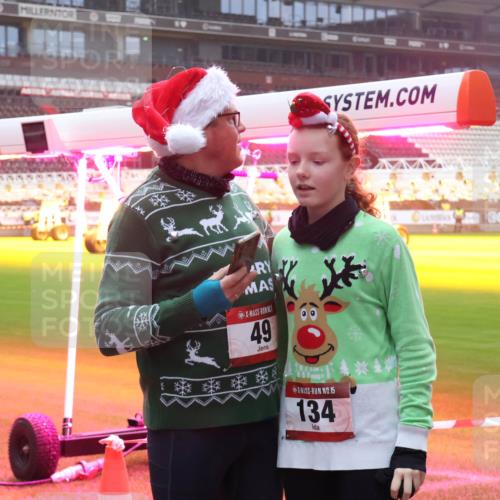 07.12.2025 - St. Pauli X-Mass-Run No. 15 Luisa Fischer http://msf.ph/oto/9379079 07.12.2025 11:11:04 Ziel 49, 15, 134, 29, 30, 31, 42, 49, 53, 122, 134, 667, 669, 745, 980, 1064, 1066, 1298, 1299, 1380, 1398, 1400, 1402, 1584, 1626, 1692, 1694, 1697, 1739, 1740, 2371, 2616, 3124, 3136, 4574 meine-sportfotos.de