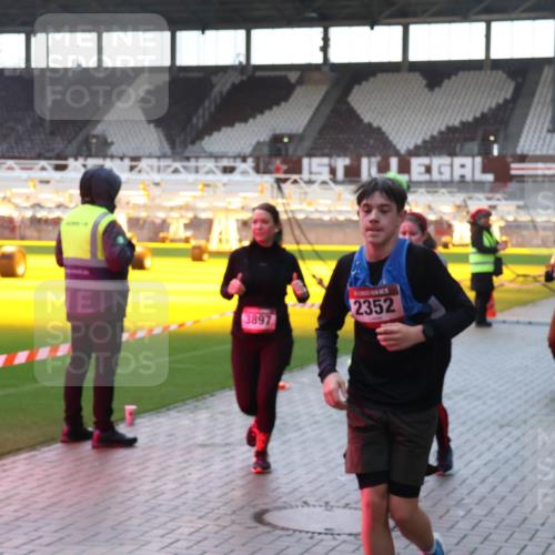 07.12.2025 - St. Pauli X-Mass-Run No. 15 Luisa Fischer http://msf.ph/oto/9379083 07.12.2025 10:32:10 Ziel 3895, 3897, 2352, 343, 750, 752, 1818, 2171, 2172, 2352, 2418, 2540, 2541, 3267, 3716, 3806, 3808, 3895, 3896, 3897, 3969, 4412, 4467, 4484, 4495, 4504, 4518, 4519, 4520 meine-sportfotos.de