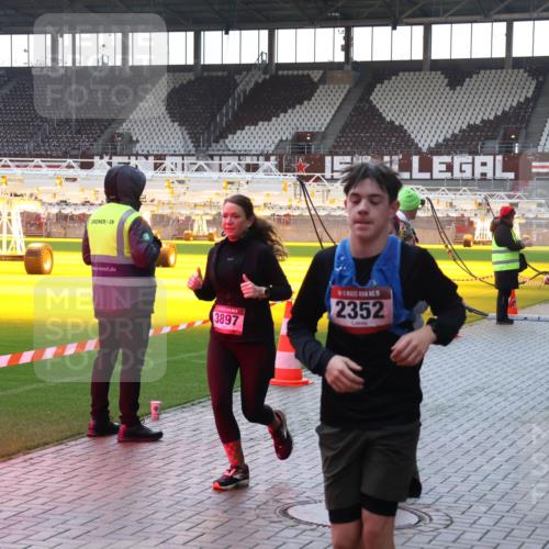 07.12.2025 - St. Pauli X-Mass-Run No. 15 Luisa Fischer http://msf.ph/oto/9379084 07.12.2025 10:32:10 Ziel 3897, 5, 2352, 518, 1519, 343, 750, 752, 1818, 2171, 2172, 2352, 2418, 2540, 2541, 3267, 3716, 3806, 3808, 3895, 3896, 3897, 3969, 4412, 4467, 4484, 4495, 4504, 4518, 4519, 4520 meine-sportfotos.de