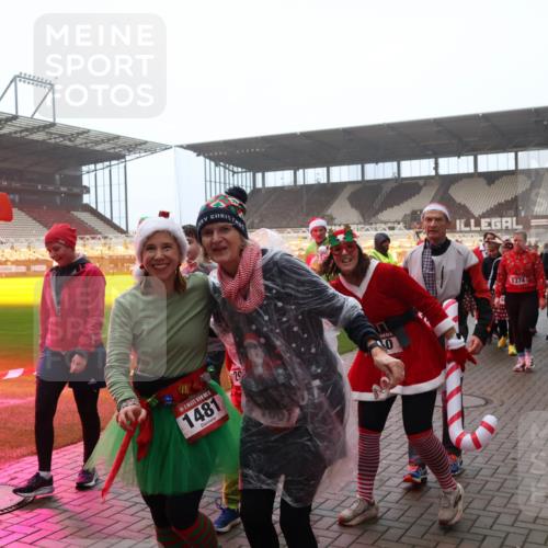 07.12.2025 - St. Pauli X-Mass-Run No. 15 Luisa Fischer http://msf.ph/oto/9379088 07.12.2025 10:05:59 Ziel 5, 1481, 20, 0, 1374, 1316, 2, 3, 54, 114, 123, 202, 210, 363, 385, 512, 543, 668, 699, 945, 950, 1121, 1215, 1222, 1316, 1374, 1481, 1661, 1761, 1789, 1791, 3186, 3231, 3307, 3311, 3386, 3877, 4036, 4194, 4195, 4552, 4555, 4556, 4558, 4559, 4560 meine-sportfotos.de