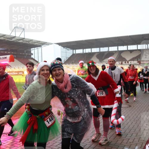 07.12.2025 - St. Pauli X-Mass-Run No. 15 Luisa Fischer http://msf.ph/oto/9379094 07.12.2025 10:06:00 Ziel 1481, 210, 1374, 1316, 2, 3, 54, 114, 123, 202, 363, 385, 512, 543, 668, 699, 945, 950, 1121, 1215, 1222, 1316, 1374, 1481, 1661, 1761, 1789, 1791, 3186, 3231, 3307, 3311, 3386, 3877, 4036, 4194, 4195, 4552, 4555, 4556, 4558, 4559, 4560 meine-sportfotos.de
