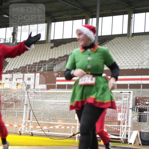 07.12.2025 - St. Pauli X-Mass-Run No. 15 Patografie http://msf.ph/oto/9379096 07.12.2025 10:12:18 Ziel 1070, 1072, 1074, 1077, 1526 meine-sportfotos.de