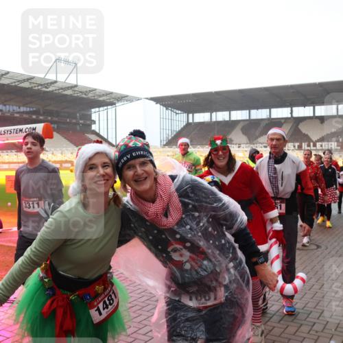 07.12.2025 - St. Pauli X-Mass-Run No. 15 Luisa Fischer http://msf.ph/oto/9379099 07.12.2025 10:06:01 Ziel 3311, 1481, 1316, 2, 3, 54, 114, 123, 363, 385, 512, 543, 668, 945, 950, 1121, 1215, 1222, 1316, 1374, 1481, 1661, 1761, 1789, 1791, 3186, 3231, 3307, 3386, 3877, 4036, 4194, 4195, 4552, 4555, 4556, 4558, 4559, 4560 meine-sportfotos.de
