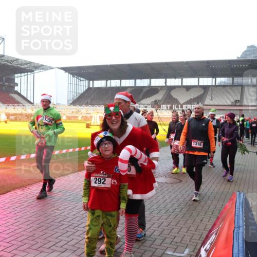 07.12.2025 - St. Pauli X-Mass-Run No. 15 Luisa Fischer http://msf.ph/oto/9379101 07.12.2025 10:06:02 Ziel 30, 1291, 292, 1316, 2, 3, 54, 114, 123, 363, 385, 512, 543, 668, 945, 950, 1121, 1215, 1222, 1316, 1374, 1481, 1661, 1761, 1789, 1791, 3186, 3231, 3386, 3877, 4036, 4194, 4195, 4552, 4555, 4556, 4558, 4559, 4560 meine-sportfotos.de